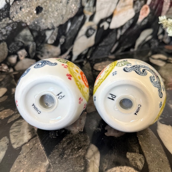 Elephant Salt & Pepper Shakers - Picture 6 of 6